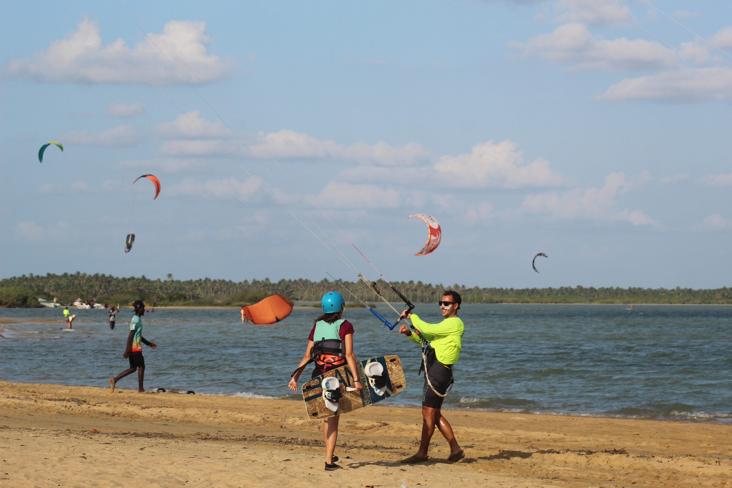 Kitesurfing in Kalpitiya (eusebi teaching kite)